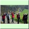 Wandergruppe_auf_dem_Weg_zum_Siegelshof.jpg